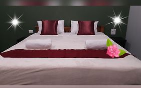รสริน การ์เดน สระบุรี Guest House 2*